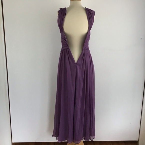 Vera Wang Plum Chiffon V-Neck Ruched cross bodice gown. Size 2 - Picture 4 of 15